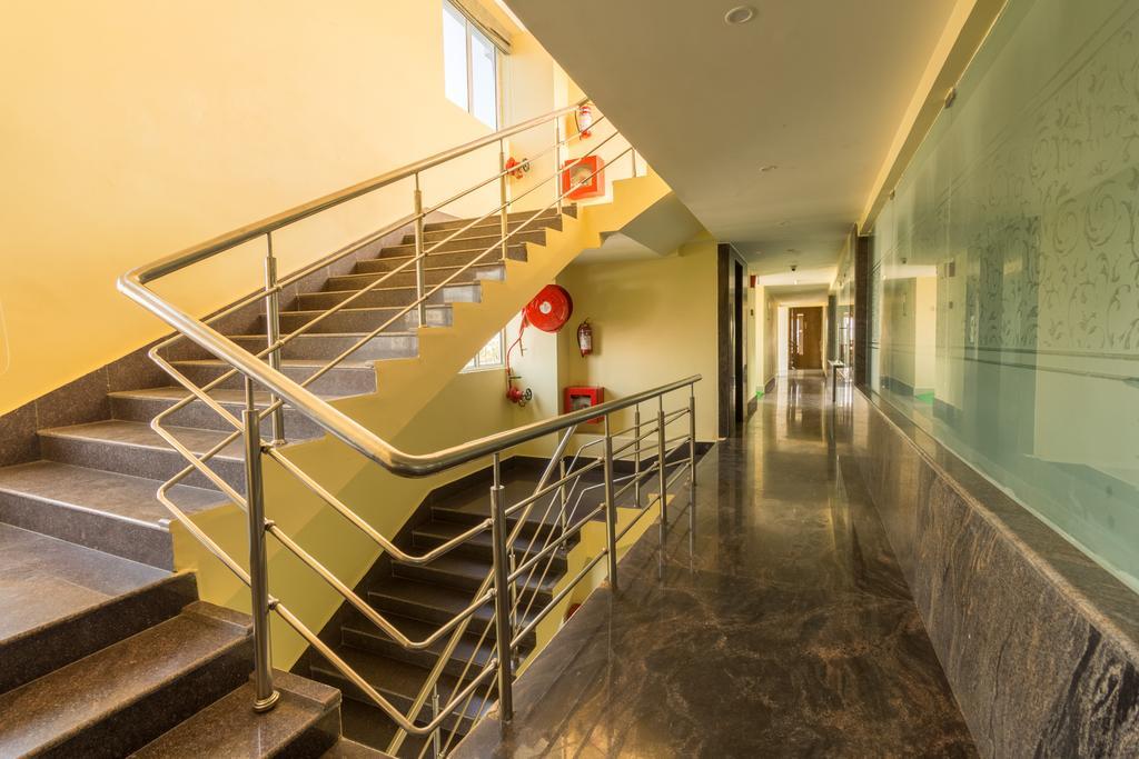 Hotel D' Sapphire Guwahati Eksteriør bilde